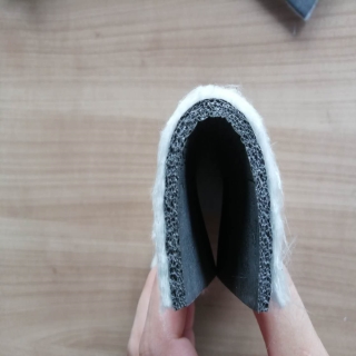 電子交(jiao)聯聚乙(yi)烯墊複(fu)合納米(mi)二氧化(hua)矽保溫(wen)氈