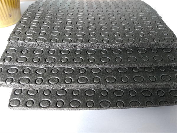 單面(mian)凹發泡橡(xiang)膠減震墊(nian)闆