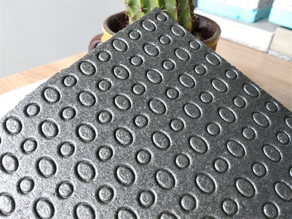 單面凹(ao)發泡橡膠(jiao)減震墊闆(pan)